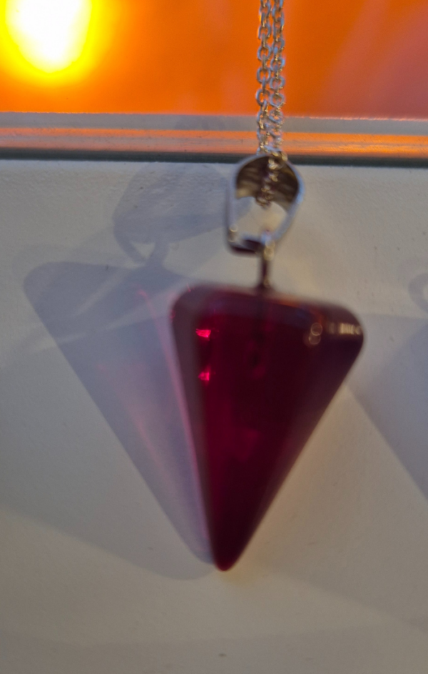 STERLING SILVER CHAIN WITH GEMSTONE STYLE PENDANT NECKLACE (RED)